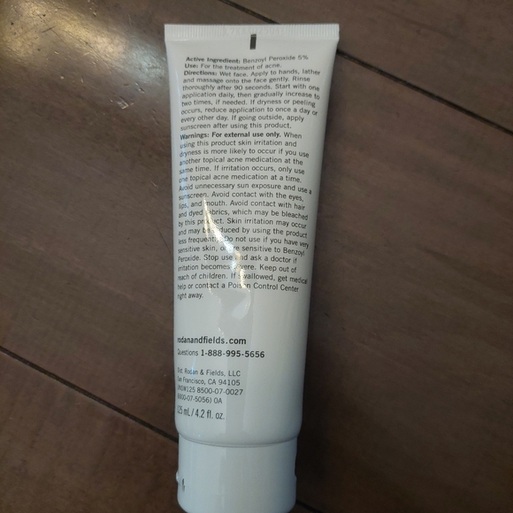 Rodan + Fields Spotless Daily Acne Wash - Picture 3 of 3